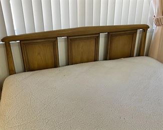 Vintage White Fine Furniture Queen Bed with Headboard	Bed:  38 x 60 x 84in Mattress: 60 x 80in	HxWxD
