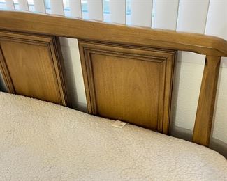 Vintage White Fine Furniture Queen Bed with Headboard	Bed:  38 x 60 x 84in Mattress: 60 x 80in	HxWxD
