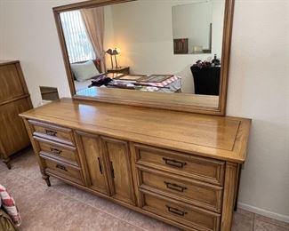 Vintage White Fine Furniture Long Dresser with Mirror	32.5 x 72 x 2in	HxWxD
