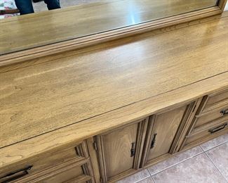 Vintage White Fine Furniture Long Dresser with Mirror	32.5 x 72 x 2in	HxWxD
