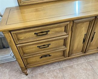 Vintage White Fine Furniture Long Dresser with Mirror	32.5 x 72 x 2in	HxWxD
