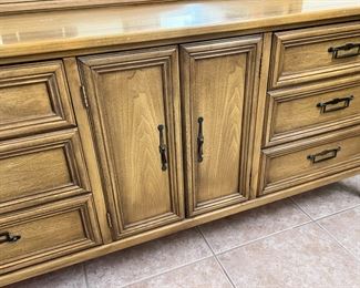 Vintage White Fine Furniture Long Dresser with Mirror	32.5 x 72 x 2in	HxWxD
