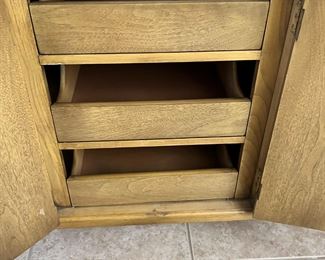 Vintage White Fine Furniture Long Dresser with Mirror	32.5 x 72 x 2in	HxWxD
