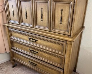 Vintage White Fine Furniture Chest of Drawers Dresser	48 x 42 x 21in	HxWxD

