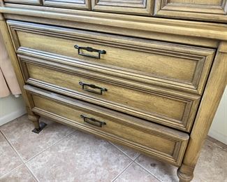 Vintage White Fine Furniture Chest of Drawers Dresser	48 x 42 x 21in	HxWxD

