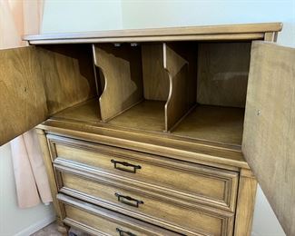 Vintage White Fine Furniture Chest of Drawers Dresser	48 x 42 x 21in	HxWxD

