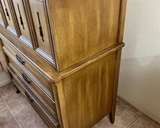Vintage White Fine Furniture Chest of Drawers Dresser	48 x 42 x 21in	HxWxD
