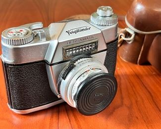 Voigtlander Bessamatic 35mm Camera w/ Color-Skopar X 1:2.8 50mm Lens	5x5.5x4in	
