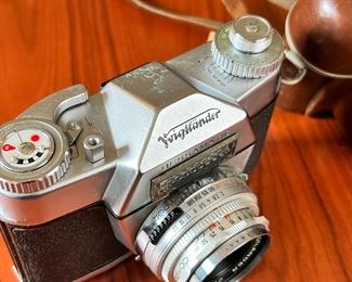 Voigtlander Bessamatic 35mm Camera w/ Color-Skopar X 1:2.8 50mm Lens	5x5.5x4in	

