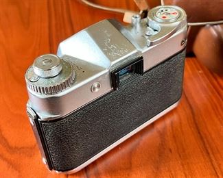 Voigtlander Bessamatic 35mm Camera w/ Color-Skopar X 1:2.8 50mm Lens	5x5.5x4in	
