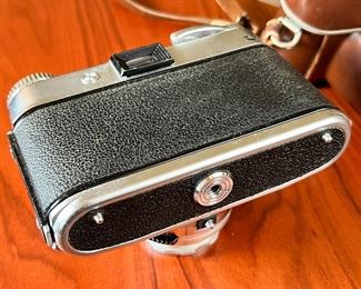 Voigtlander Bessamatic 35mm Camera w/ Color-Skopar X 1:2.8 50mm Lens	5x5.5x4in	
