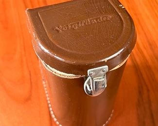 Voigtlander Super-Dynarex 135mm f/4 lens in case	Case: 4.5x2.75x2.75in	HxWxD
