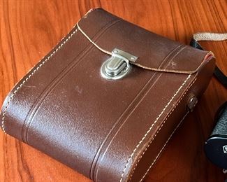 German Binoculars Weizsacker Spezial 8x30 Stuttgart	Case: 5x6.5x2.5in	HxWxD
