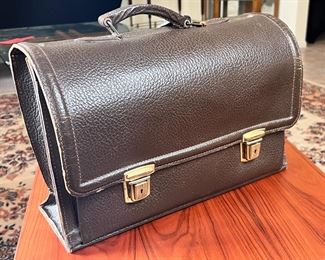 Vintage Leather Satchel Document Bag	10x16x7in	HxWxD
	
