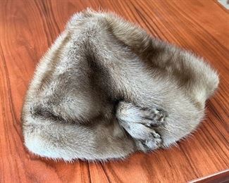 Benhinen Chic Mink Fur Hat	Size unmarked 7in Diameter	
