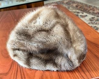 Benhinen Chic Mink Fur Hat	Size unmarked 7in Diameter	
