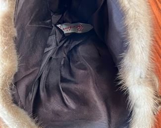 Benhinen Chic Mink Fur Hat	Size unmarked 7in Diameter	
