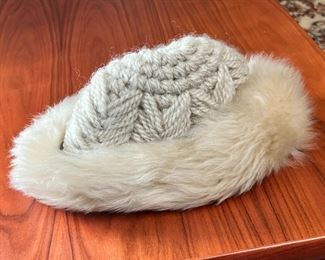 Vintage Wool Knit Lamb Fur Hat	7n dimetr  56 sz	
