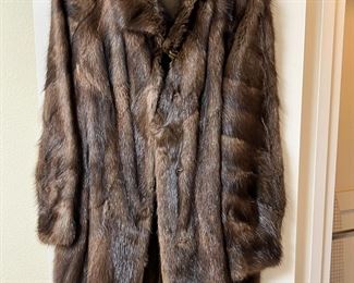 Vintage Brown Sable Fur Coat	Unmarked fits like Medium	

