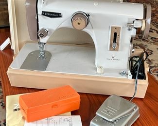 Vintage Riccar Sewing Machine		
