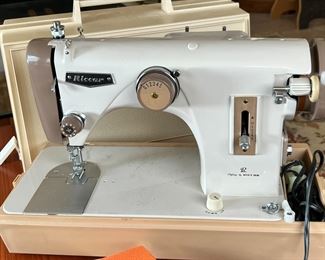 Vintage Riccar Sewing Machine		
