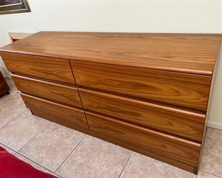 1980s Danish Teak 6-Drawer Dresser	30.25 x 65.5 x 19.in.	
