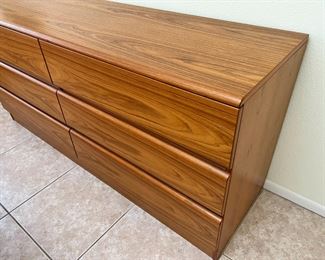 1980s Danish Teak 6-Drawer Dresser	30.25 x 65.5 x 19.in.	
