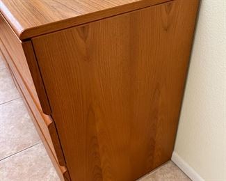 1980s Danish Teak 6-Drawer Dresser	30.25 x 65.5 x 19.in.	
