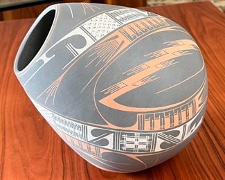 Museum Quality Polychrome Mata Ortiz Pottery 8.5 x 3in opening	
