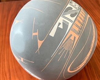 Museum Quality Polychrome Mata Ortiz Pottery 8.5 x 3in opening	
