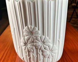 Ak Kaiser Michaela Frey  Matte White Porcelain Botanical Vase Germany 9x8x4.5in	
