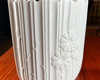 Ak Kaiser Michaela Frey  Matte White Porcelain Botanical Vase Germany 9x8x4.5in	
