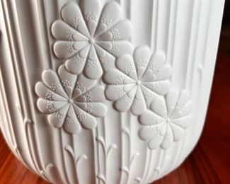 Ak Kaiser Michaela Frey  Matte White Porcelain Botanical Vase Germany 9x8x4.5in	
