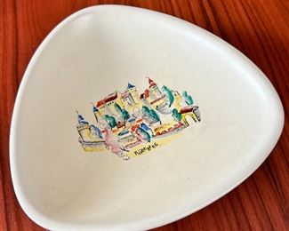 Nuremberg Plate	1x6.5x6.5in	HxWxD
