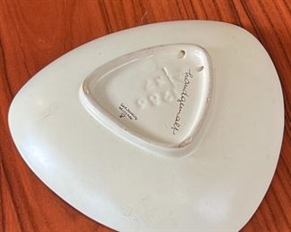 Nuremberg Plate	1x6.5x6.5in	HxWxD
