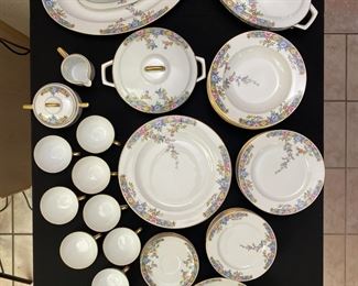 63pc Hutschenreuther&nbsp;Vernon China Set Dinnerware 	63 piece set	
