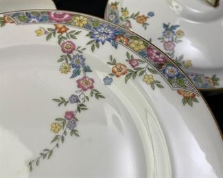 63pc Hutschenreuther&nbsp;Vernon China Set Dinnerware 	63 piece set	
