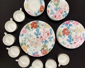 40pc Mikasa Palace Meadow Porcelain Dinnerware China Set	40pc	
