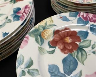 40pc Mikasa Palace Meadow Porcelain Dinnerware China Set	40pc	
