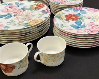 40pc Mikasa Palace Meadow Porcelain Dinnerware China Set	40pc	
