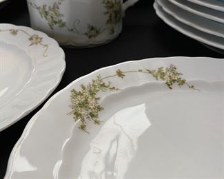 32pc Eschenbach 21041 China Set Green/White Floral Vines, Scallop Edge	32pc	
