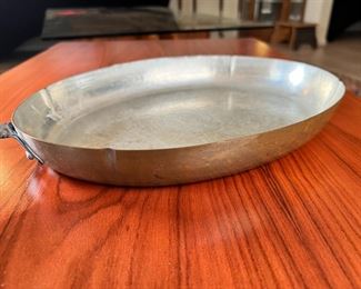 Swiss Made Stockli Netstal Hammered Copper Fish Frying Pan Oval Sauté Skillet	21 x 9.5 x 2.5in	HxWxD
