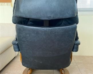 Ekornes Stressless Reno Leather Recliner Chair with Ottoman BLUE 	36 x 35 x 34in	HxWxD
