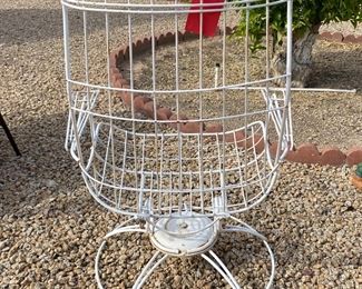 Vintage Homecrest Riviera High-back Swivel Rocker Wire Patio Chair 	40 x 29 x 28in	HxWxD
