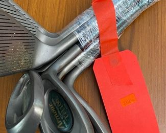 Women's Armour Pure Titanium Irons Ti 100 4-Pc & SW Golf Clubs	8 clubs total 	
