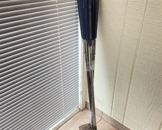 First Flight Executor II Irons 3-PW Golf Clubs	8 clubs total 	
