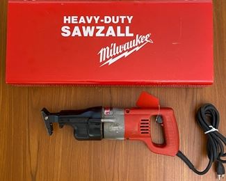 Milwaukee 6508 Corded Reciprocating Sawzall	Case: 5x23x10in	

