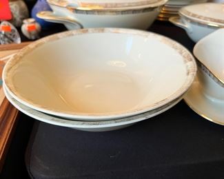 Winterling Roslau Bavaria China Set	38 pieces	
