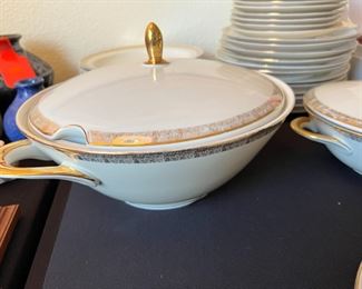 Winterling Roslau Bavaria China Set	38 pieces	
