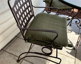 Patio Table & 4 Chairs		
